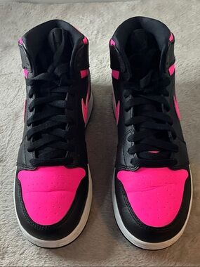 Nike Air Jordan 1 Retro High “Black Hyper Pink” Sneakers-Size 6Y